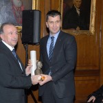 Државни секретар у Министарству одбране Зоран Ђорђевић примио признање за г-Вучића