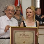 Нела Бојовић, директор маркетинга ЈП ПТТ Саобраћаја Србија прима признање