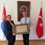 У име ТИКЕ награду је примила госпођа Çağla Gültekin Tosbat.